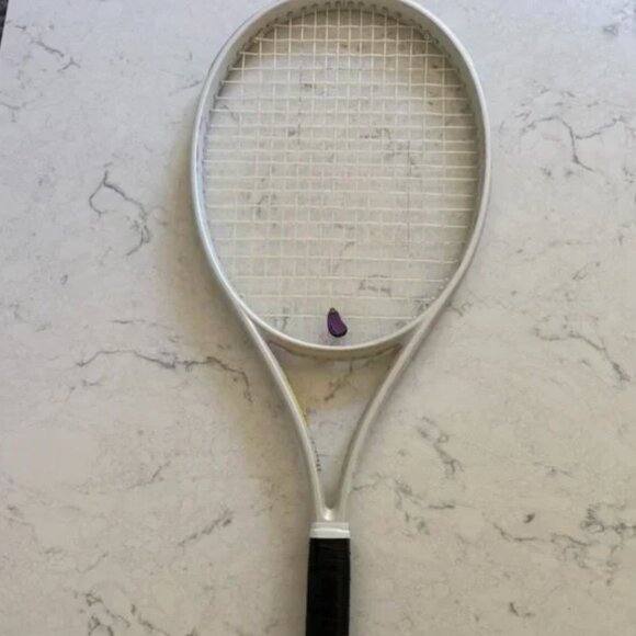 WILSON SHIFT 99 V1 TENNIS RACKET 4 1/8 NEW GRIP AND STRINGS! - Picture 3 of 13